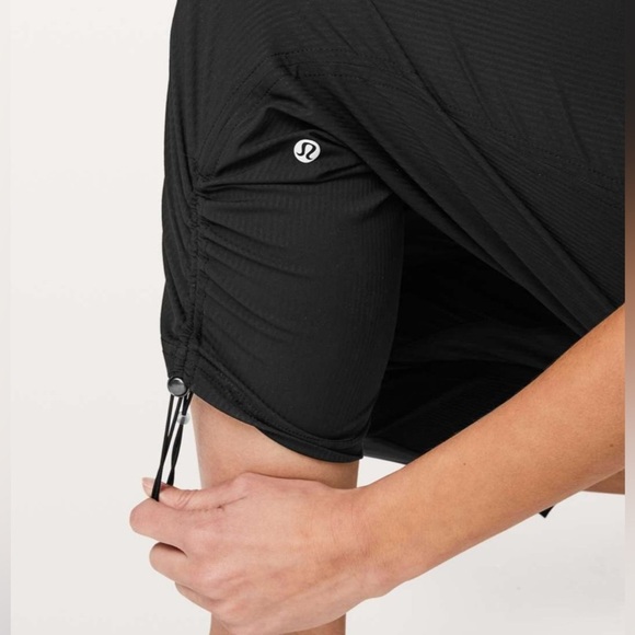 Lululemon Dance Studio Crop 25” Pants — Black | Size 4| Excellent Condition - Picture 5 of 8